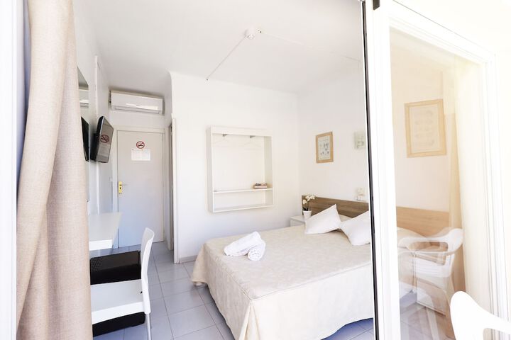 Room 9 of 30