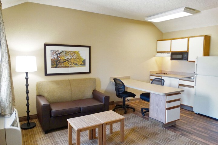 Deluxe Studio 2 Double Beds with Sofa (4 of 14)