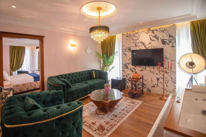 Room 3 of 16