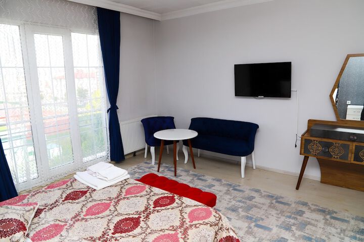 Room 9 of 33