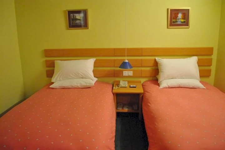 Room 7 of 8