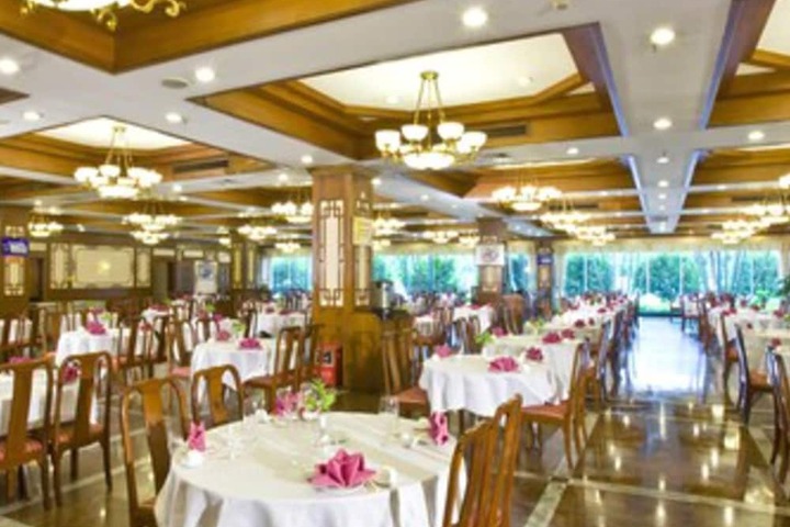 Dining Photos
