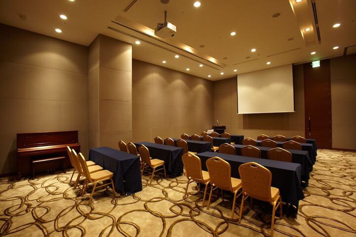 Business Center 44 of 55