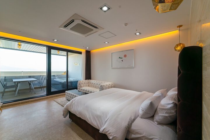 Room 7 of 60