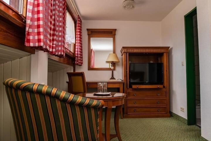 Room 6 of 49