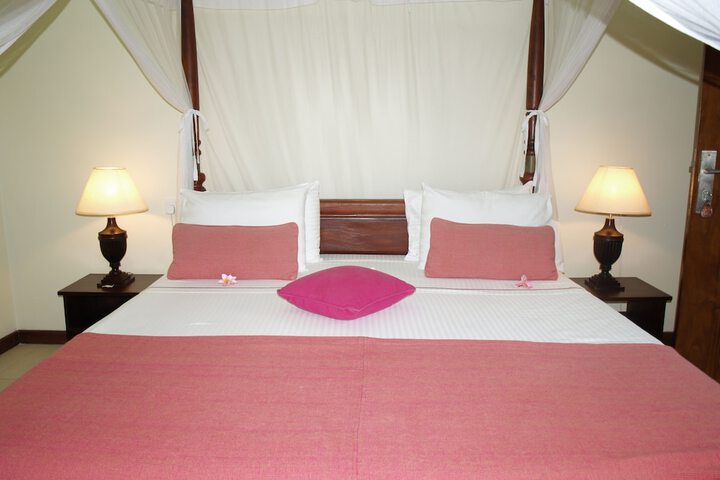 Room 13 of 25