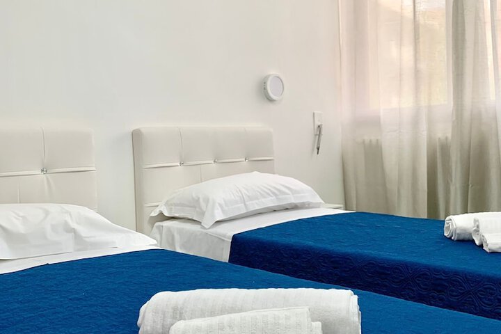 Room 10 of 31