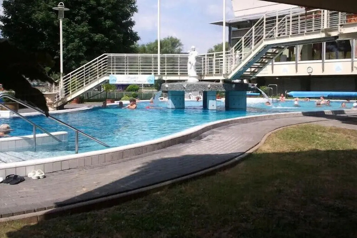 Pool 15 of 20