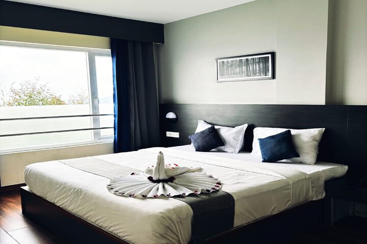 Room 7 of 12