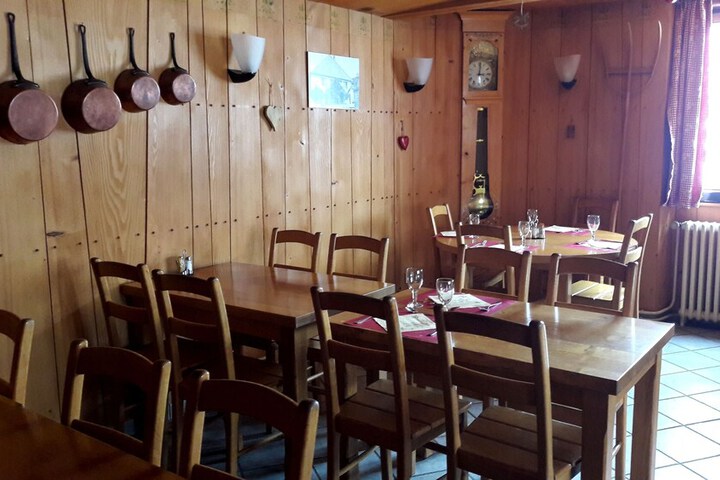 Dining 21 of 32