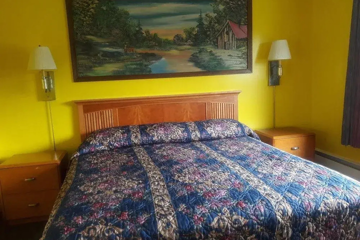 Room 5 of 8