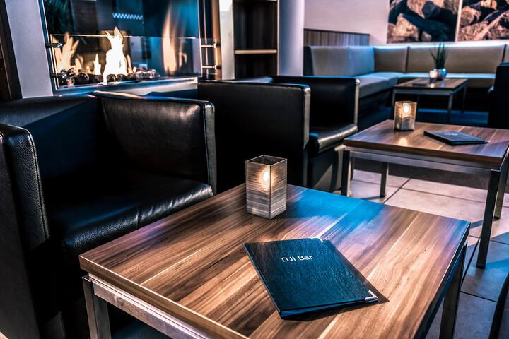 Lounge 64 of 72