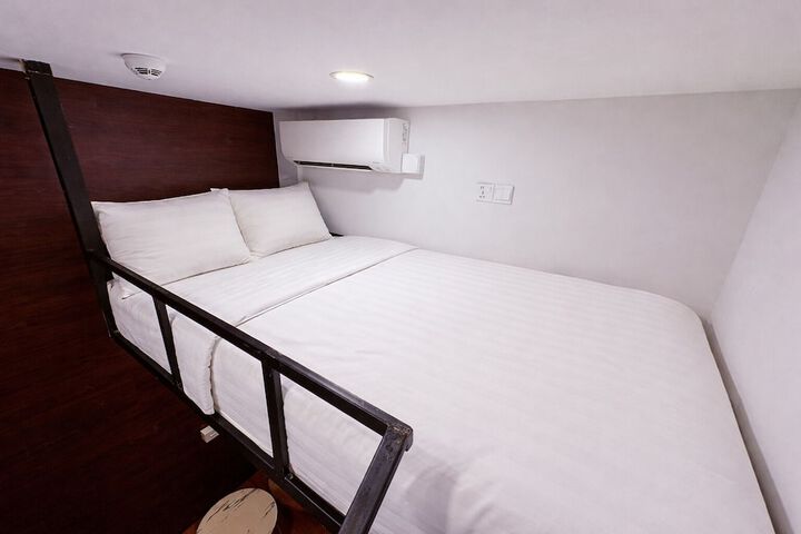 Room 74 of 121