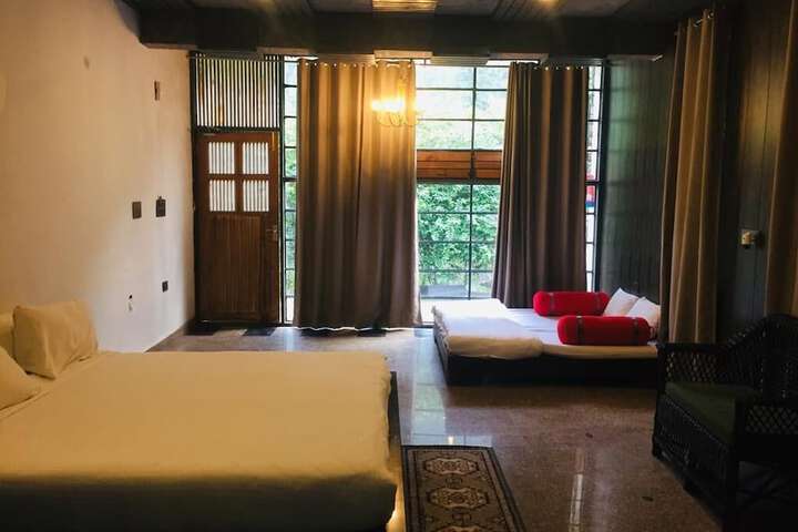 Room 5 of 11