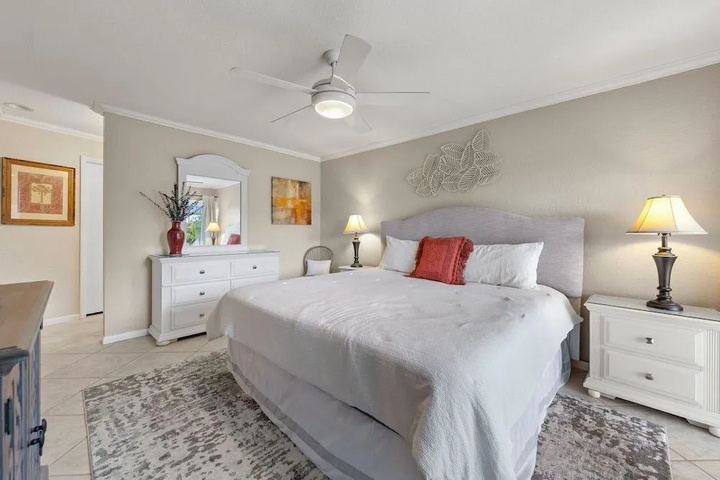 Room 4 of 17
