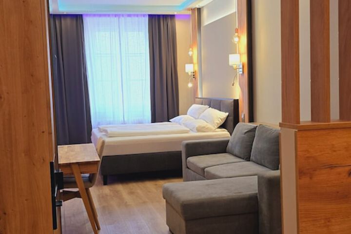 Room 19 of 118