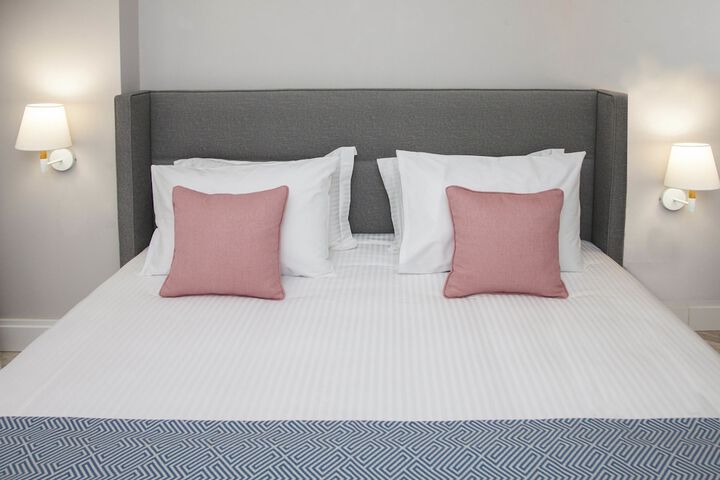 Room 4 of 28