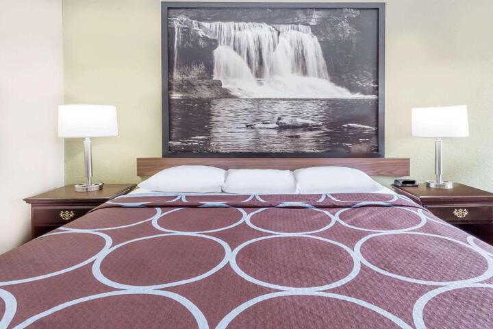1 King Bed (1 of 6)