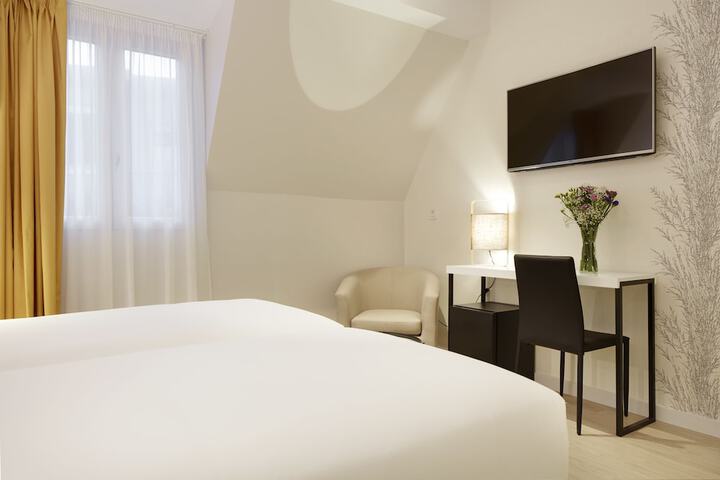 Room 8 of 43