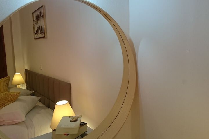 Room 2 of 72