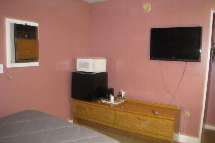 Room 11 of 43