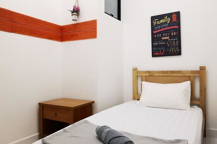 Room 20 of 106