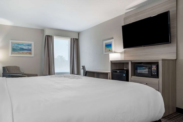 1 King Bed (1 of 12)