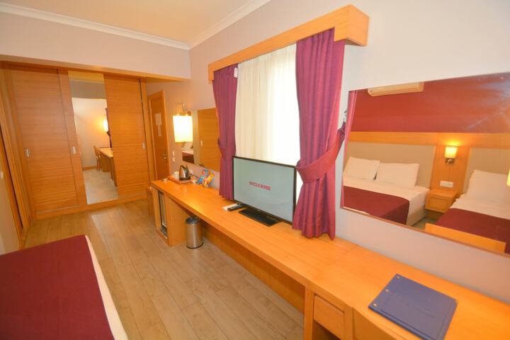 Room 53 of 110