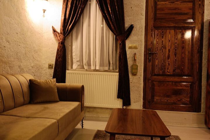 Room 18 of 108