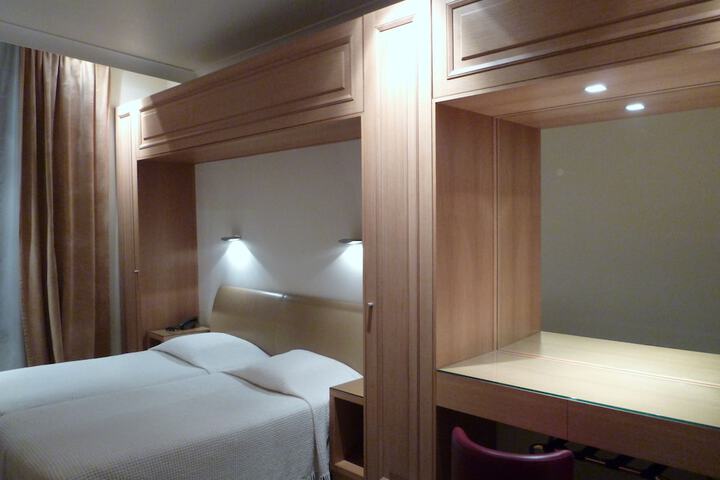 Room 12 of 40