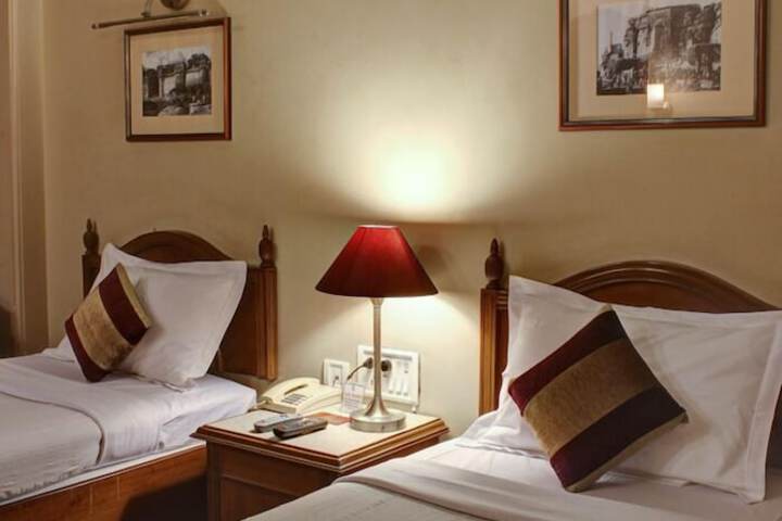Room 14 of 65