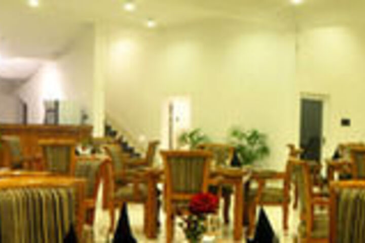 Dining 2 of 9