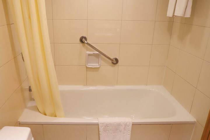 Room 16 of 37