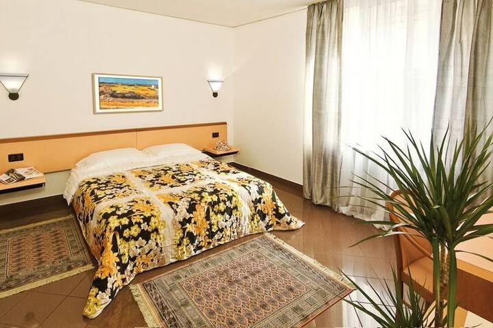 Room 2 of 71