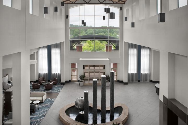 Entrance & Lobby