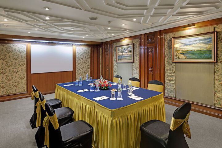 Ballroom/Hall 92 of 113