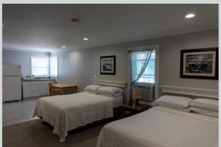 Economy Room 1 Queen Bed (14 of 26)