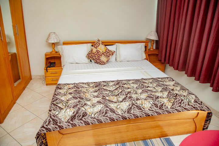 Room 10 of 26