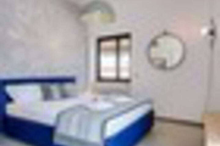 Room 14 of 270