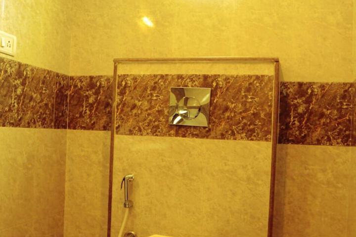 Room 6 of 18