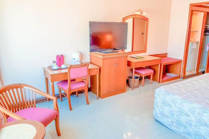 Room 17 of 33
