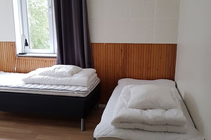 Room 10 of 33