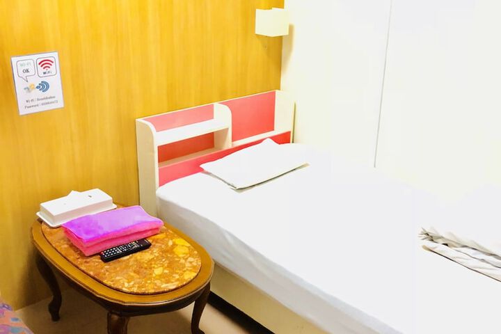 Room 6 of 48