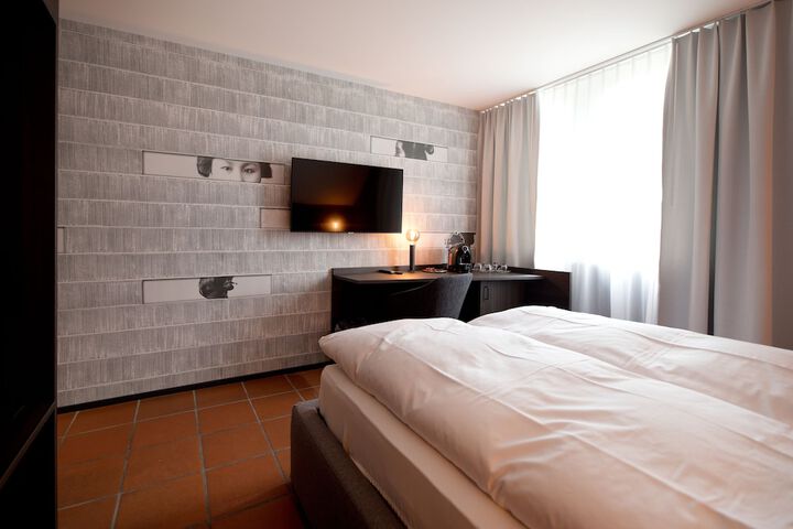 Room 9 of 24