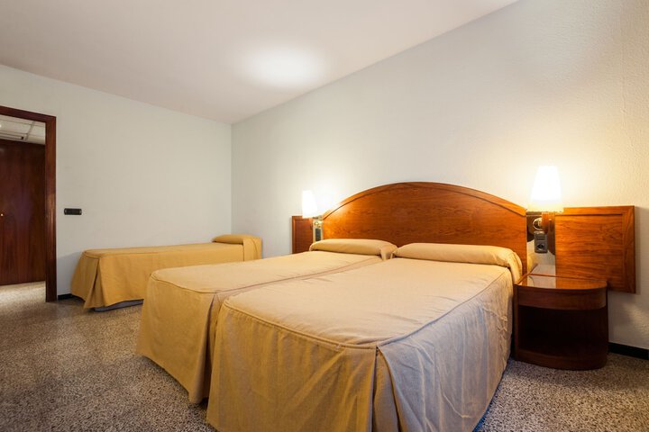 Room 8 of 42