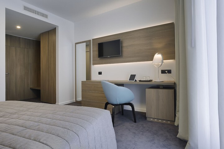 Room 12 of 36