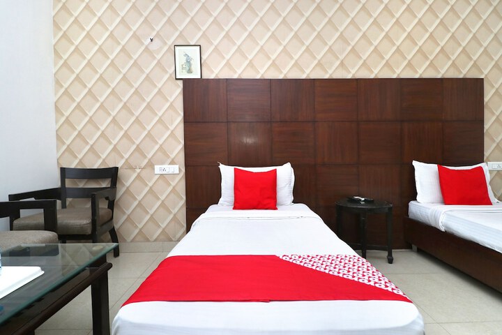 Room 5 of 17