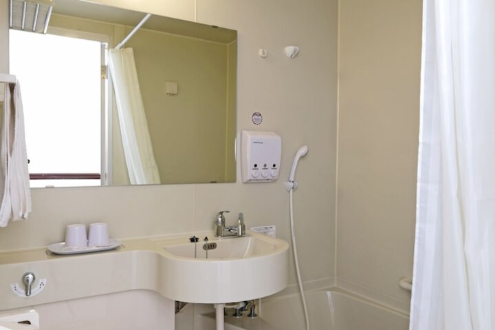 Room 32 of 49