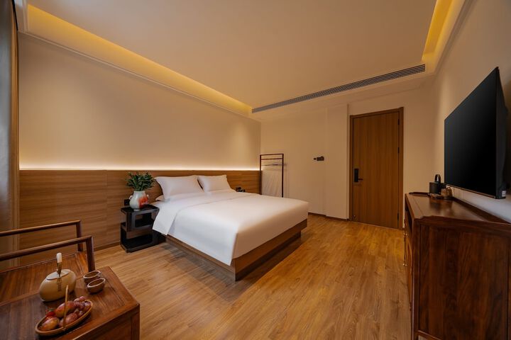 Room 13 of 80