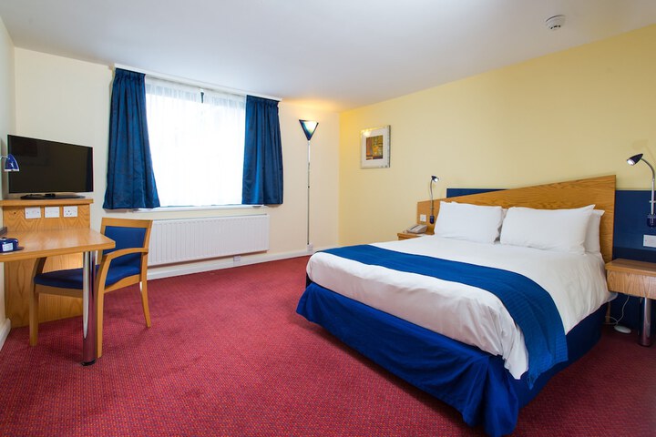 Room 9 of 39